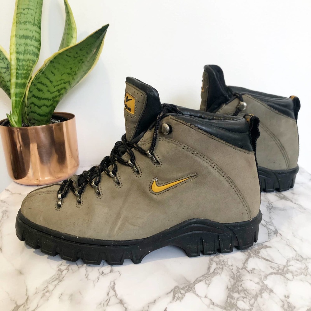 NIKE | Air ACG Regrind Leather Trail Hiking Boot 7